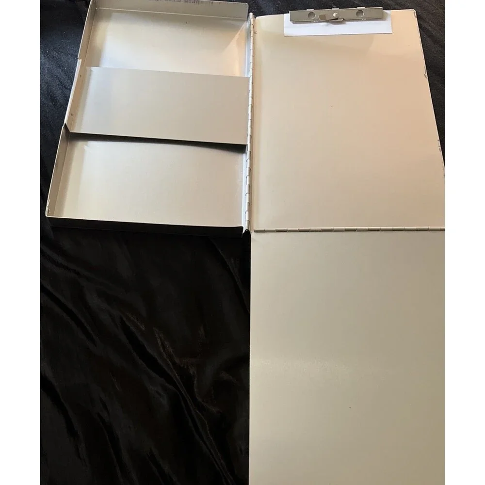 Saunders item holder